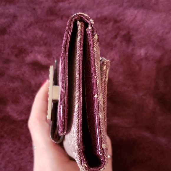 Guess Wallet - Picture 3 of 6